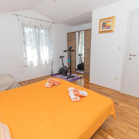 Spacious Villa For 10 With A Big Private Pool Trilj Exteriör bild