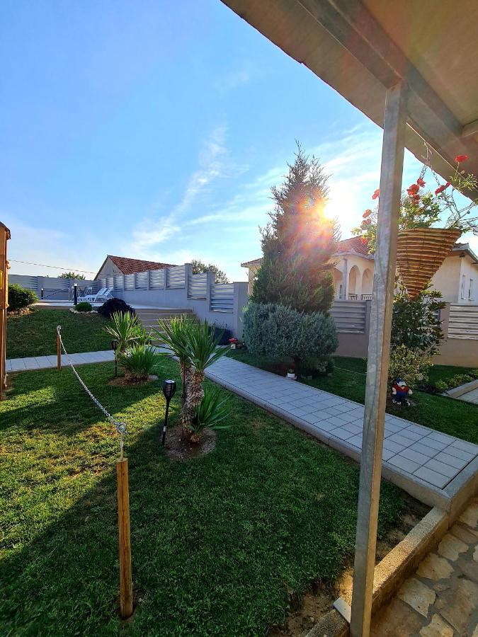 Spacious Villa For 10 With A Big Private Pool Trilj Exteriör bild