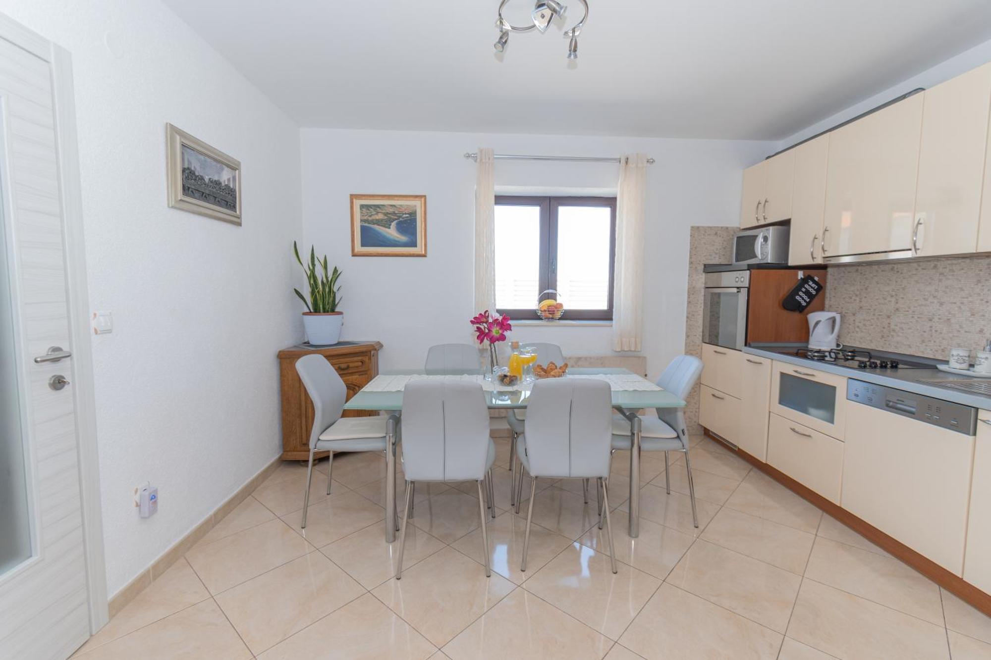 Spacious Villa For 10 With A Big Private Pool Trilj Exteriör bild