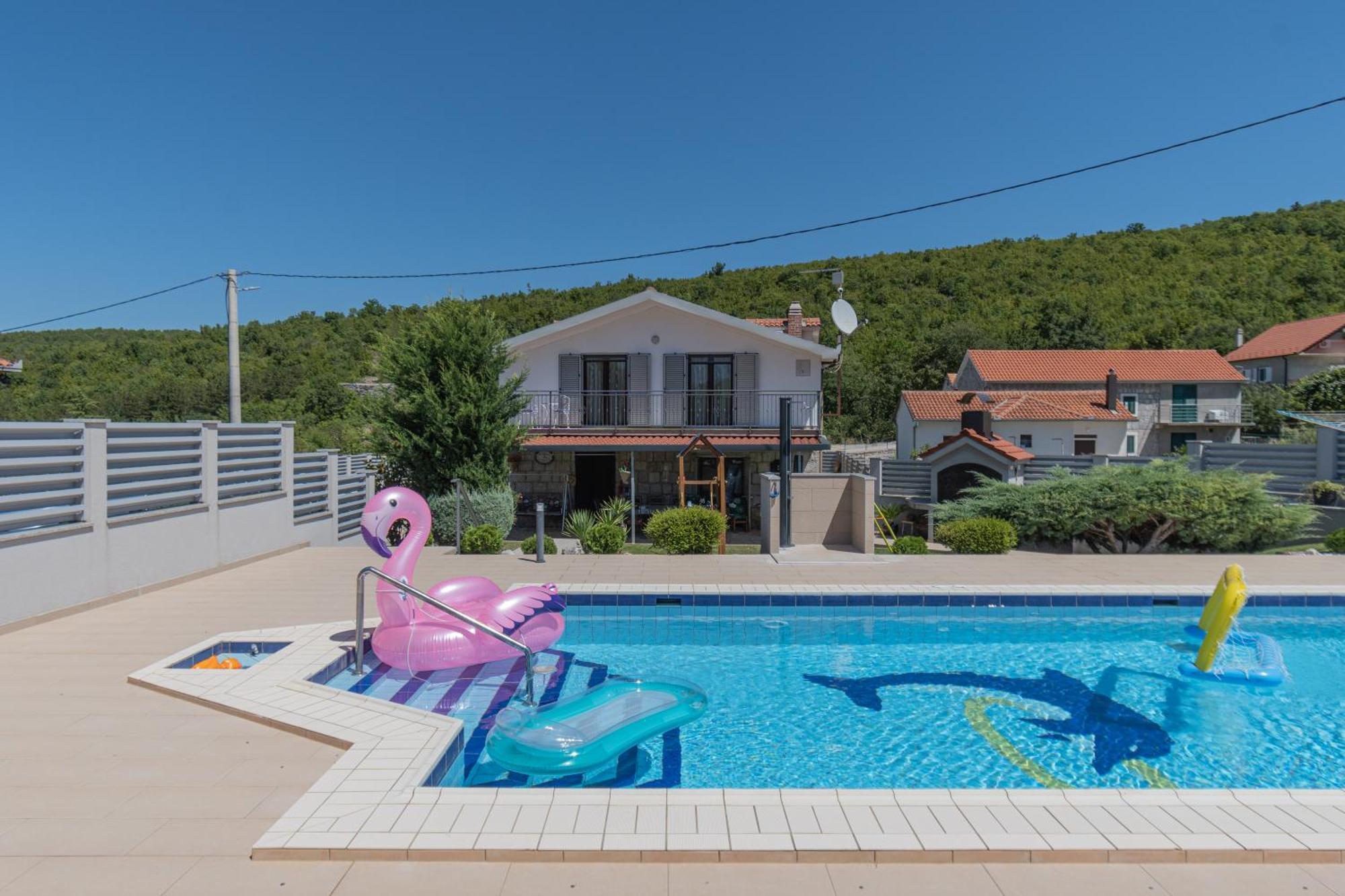 Spacious Villa For 10 With A Big Private Pool Trilj Exteriör bild