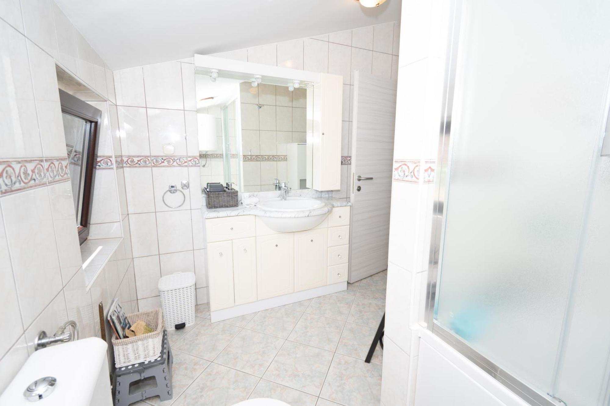Spacious Villa For 10 With A Big Private Pool Trilj Exteriör bild