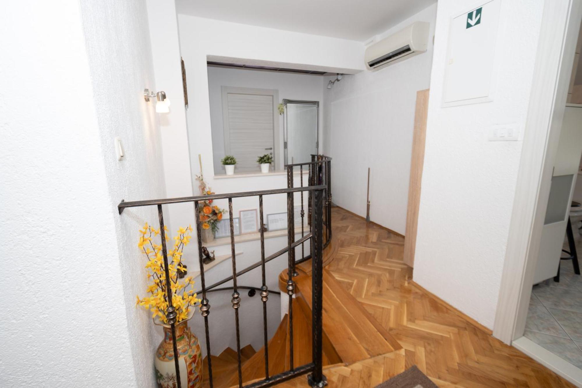 Spacious Villa For 10 With A Big Private Pool Trilj Exteriör bild