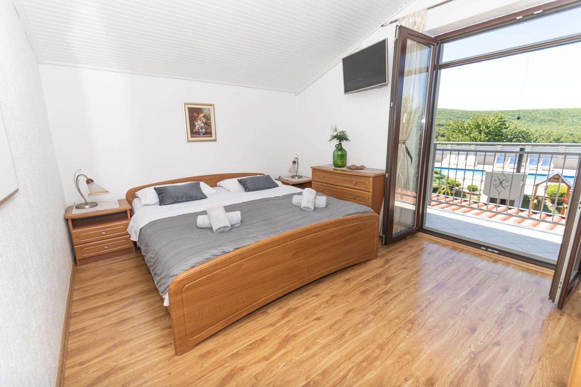 Spacious Villa For 10 With A Big Private Pool Trilj Exteriör bild