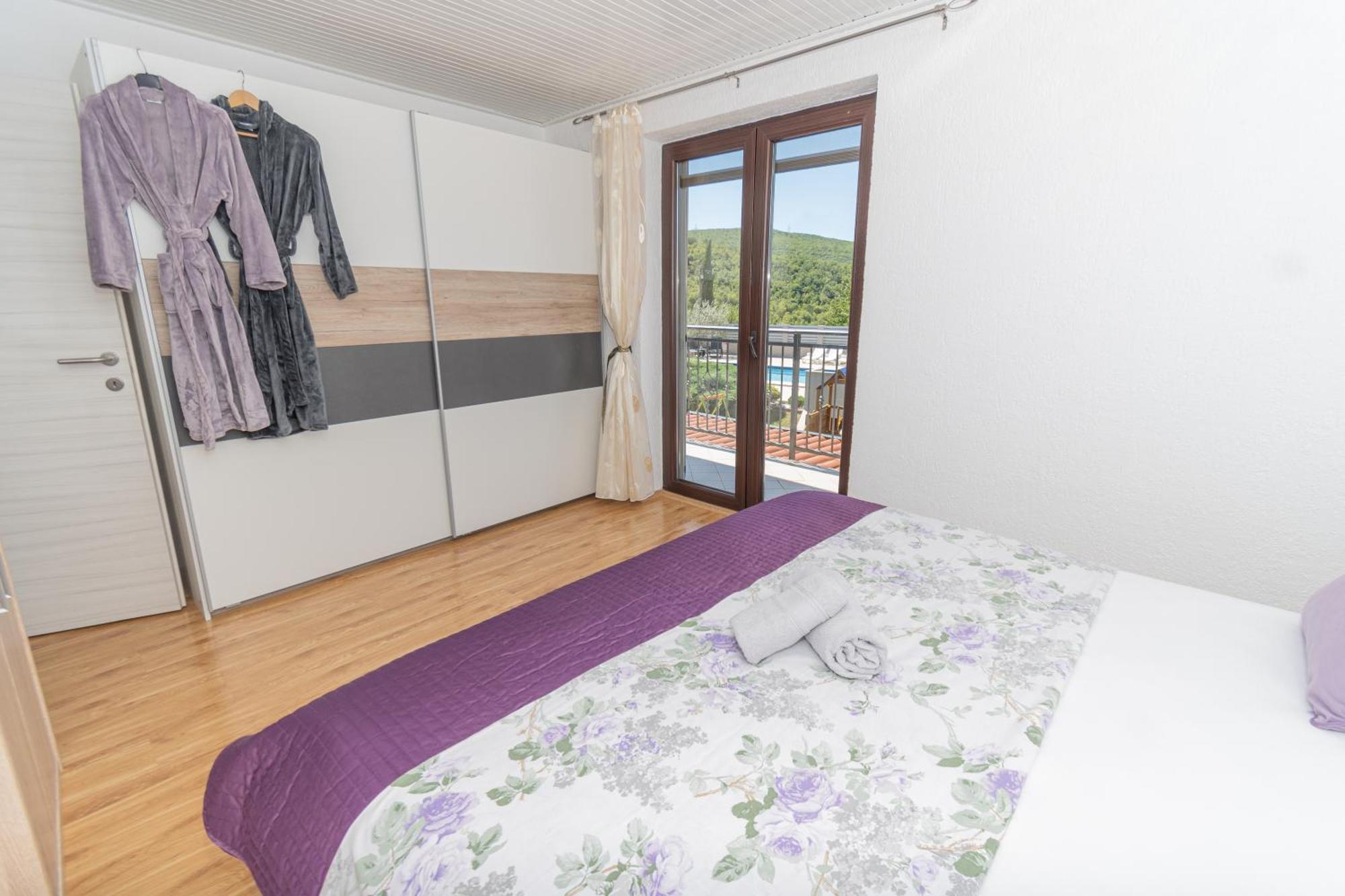 Spacious Villa For 10 With A Big Private Pool Trilj Exteriör bild