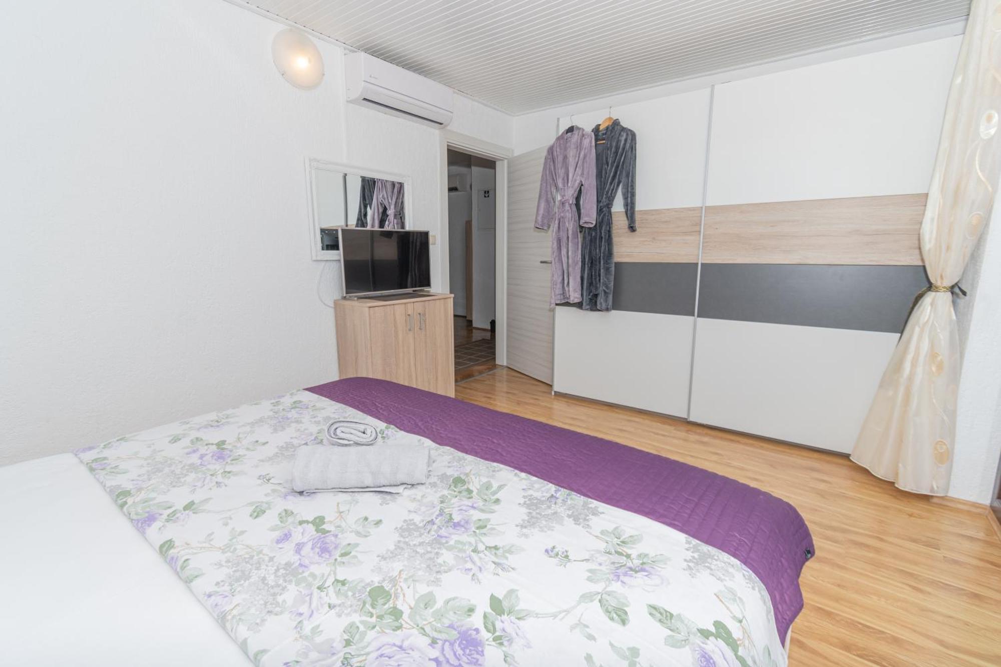 Spacious Villa For 10 With A Big Private Pool Trilj Exteriör bild