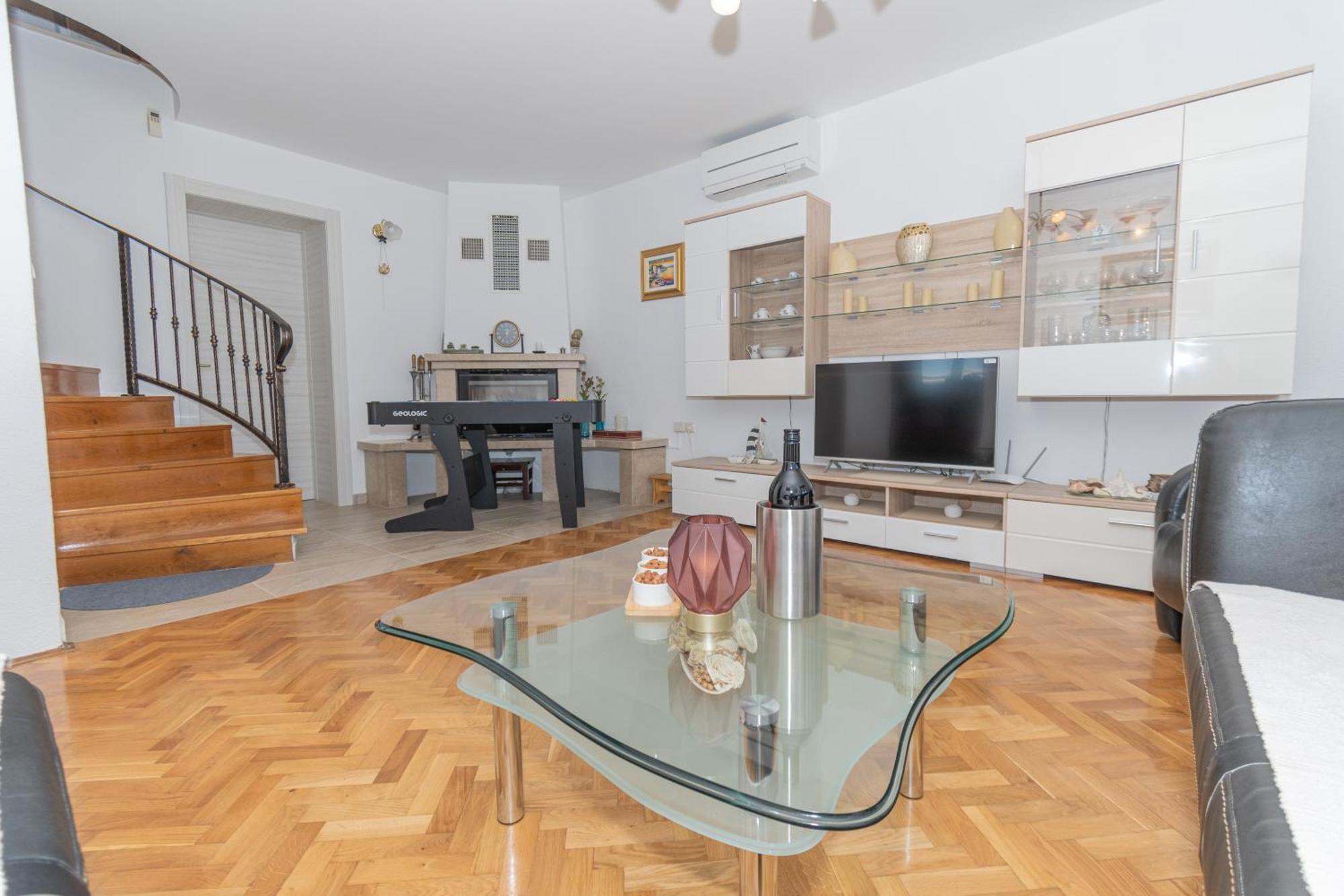 Spacious Villa For 10 With A Big Private Pool Trilj Exteriör bild