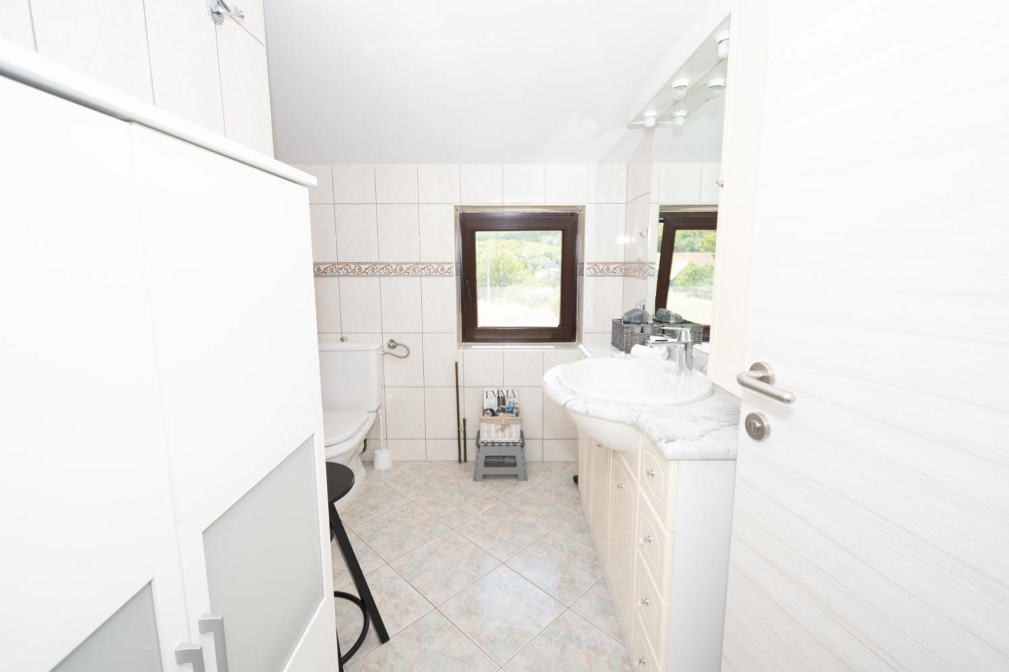 Spacious Villa For 10 With A Big Private Pool Trilj Exteriör bild